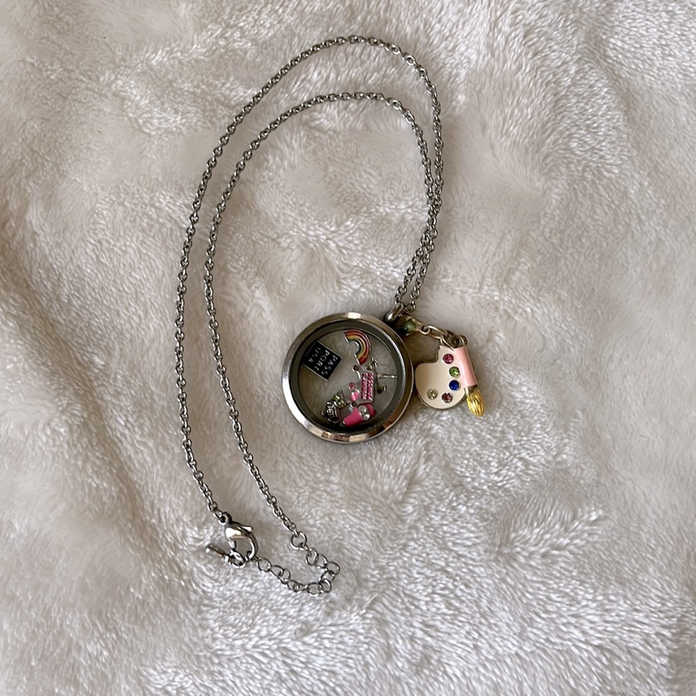 🔴 Artist Charm Locket